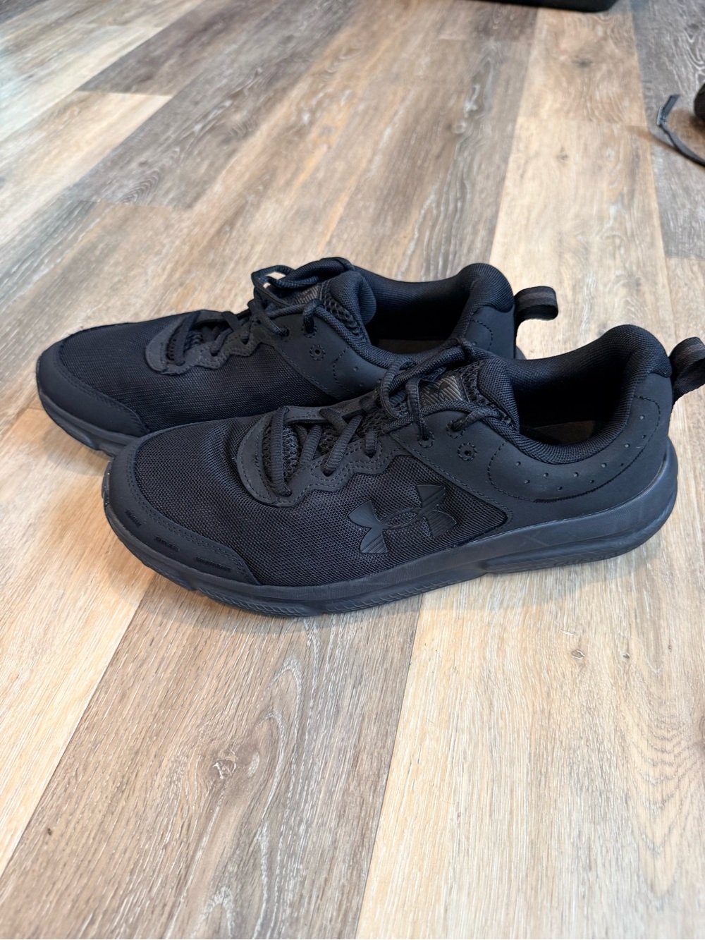 Under Armour Charged Assert 10 Men’s Size 12 Triple Black Running Shoes